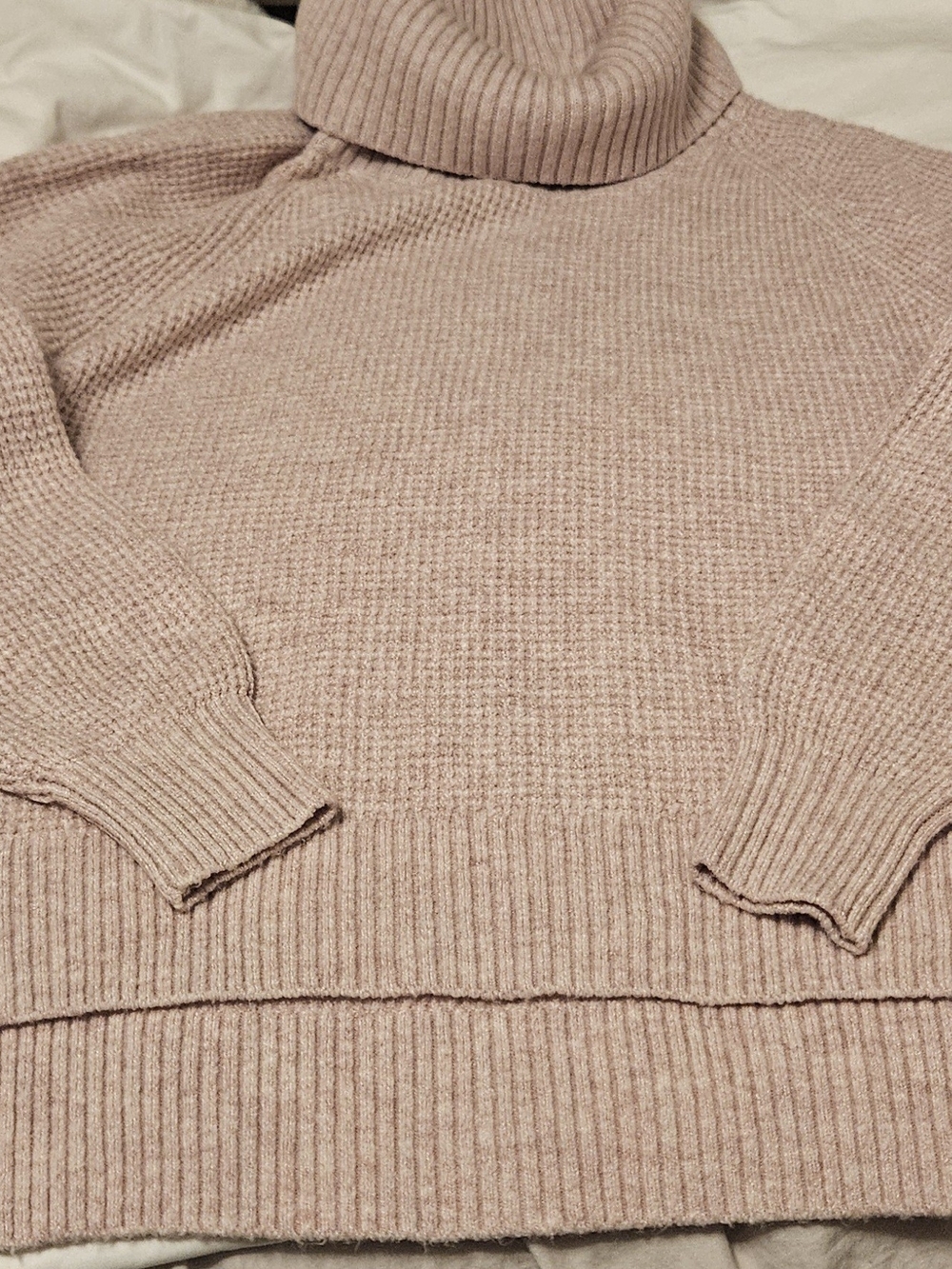Ribbed Knit Turtleneck Sweater in Light Blush Size S